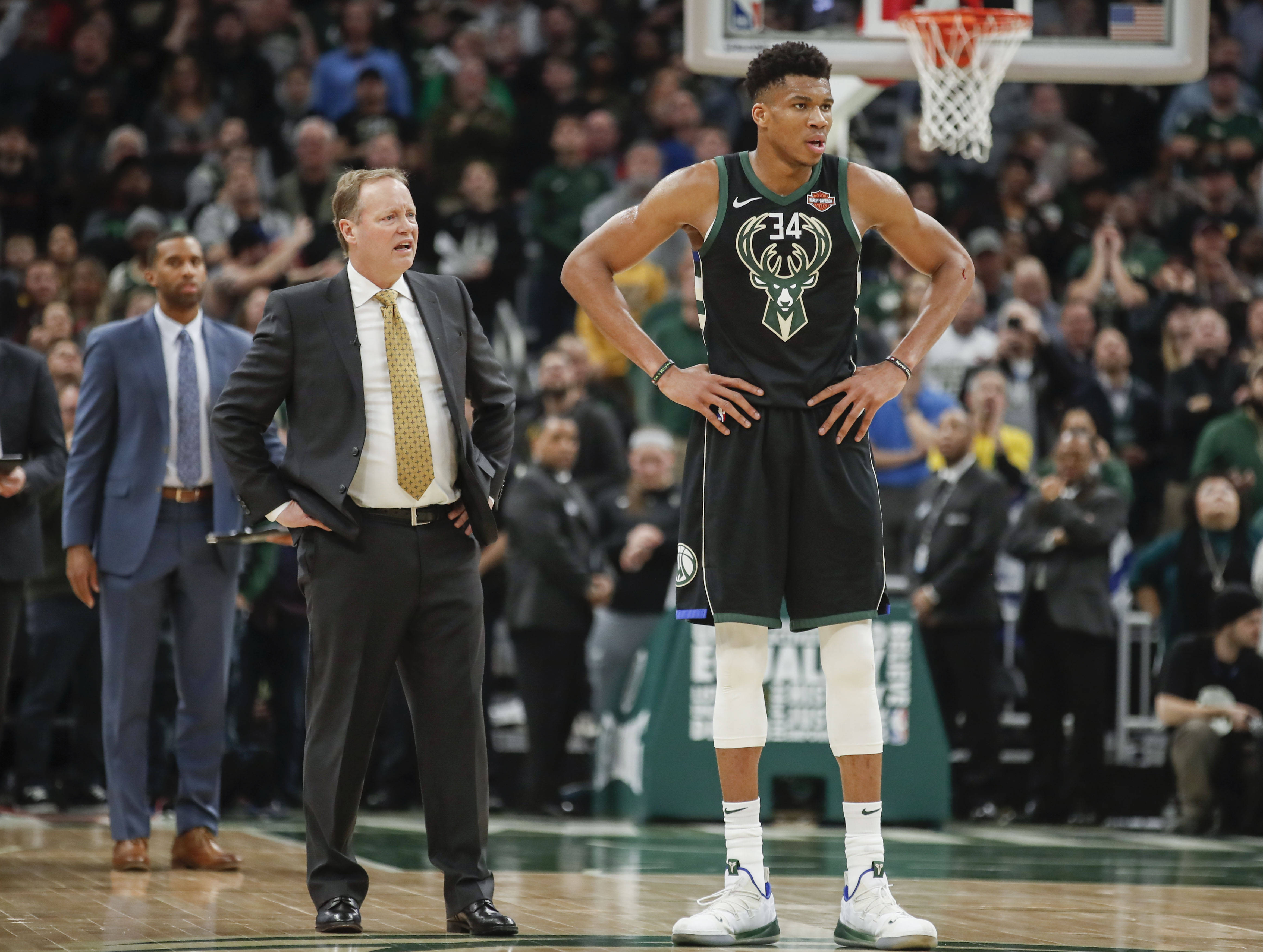 爱游戏-西班牙队教练压力巨大！，字母哥遭遇二十持续失利赛场气氛高涨的简单介绍