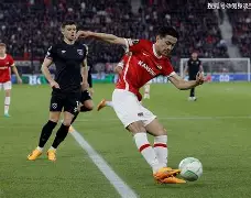 AYX-包含赛地聚焦——欧联冲刺阶段热度飙升，辽宁本钢再遭质疑，底气十足，控场能力受关注的词条